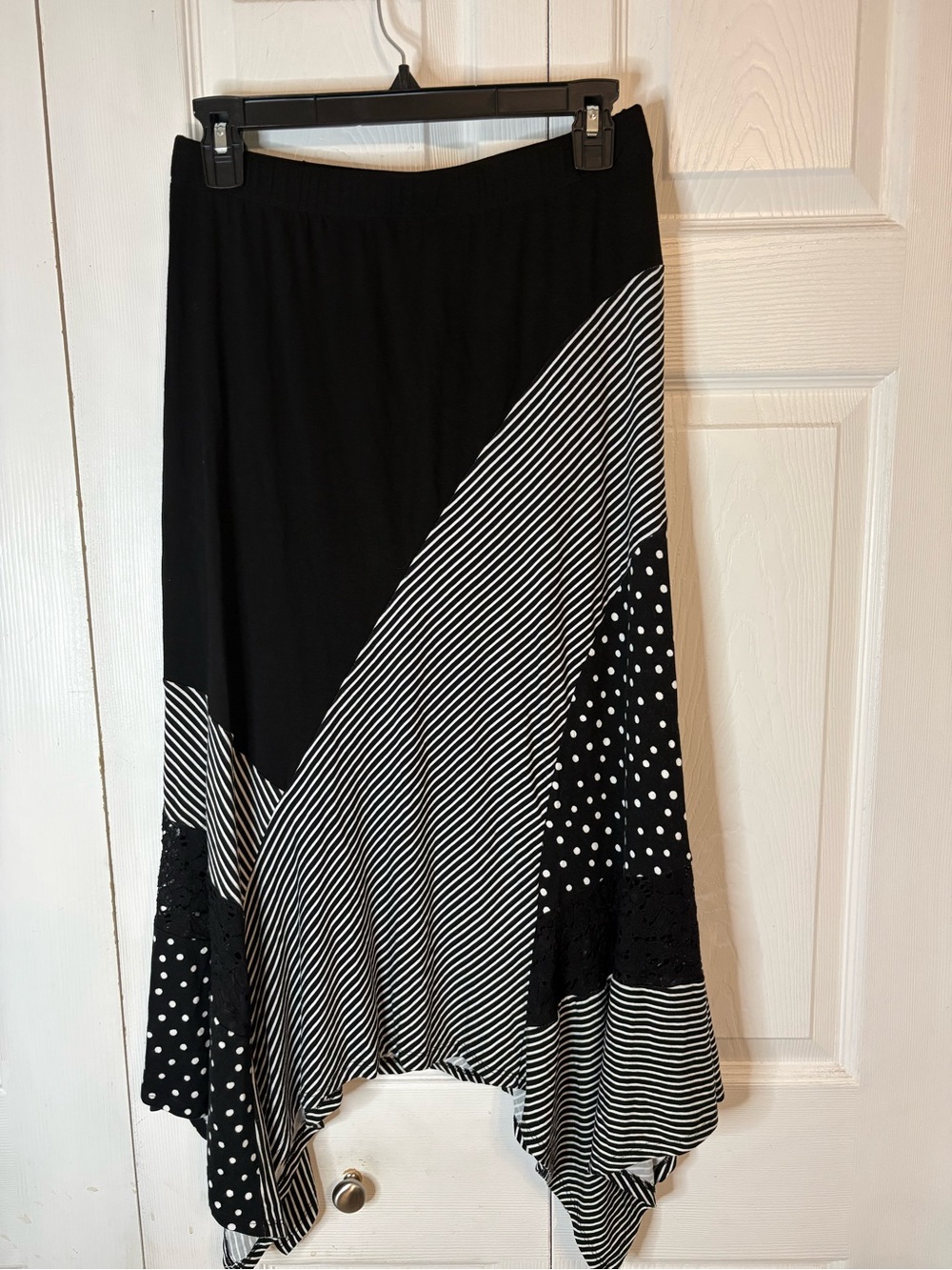 Chico’s Size 0 US Small 4/6 Black Mixed-Print Handkerchief Hem Skirt